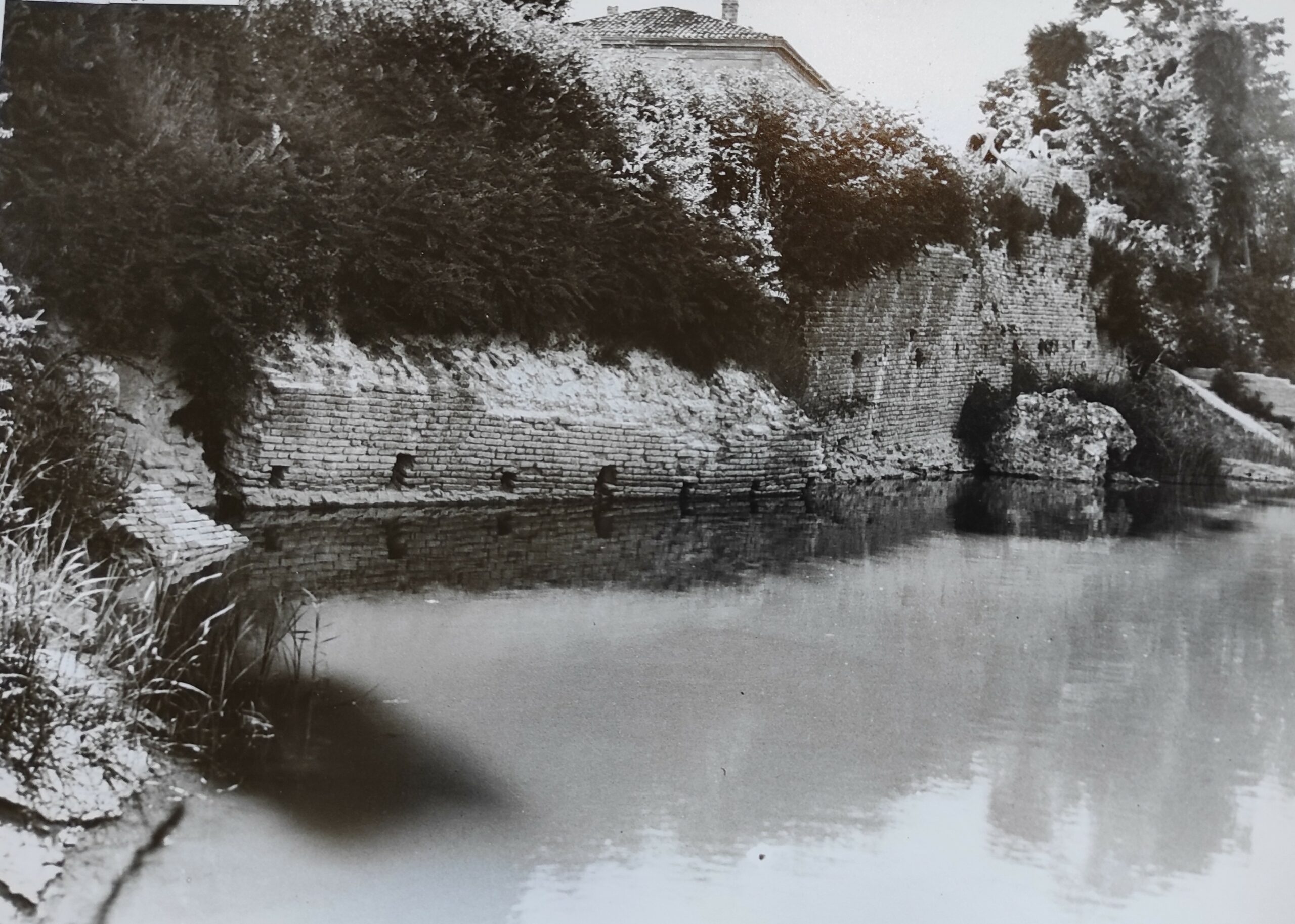 Foto delle mura del castello malatestiano di Bellaria