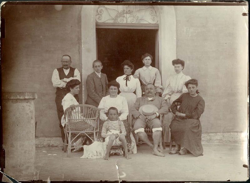 Famiglia Ronzani alla villa di Bellaria - Collezione Guido Ronzani