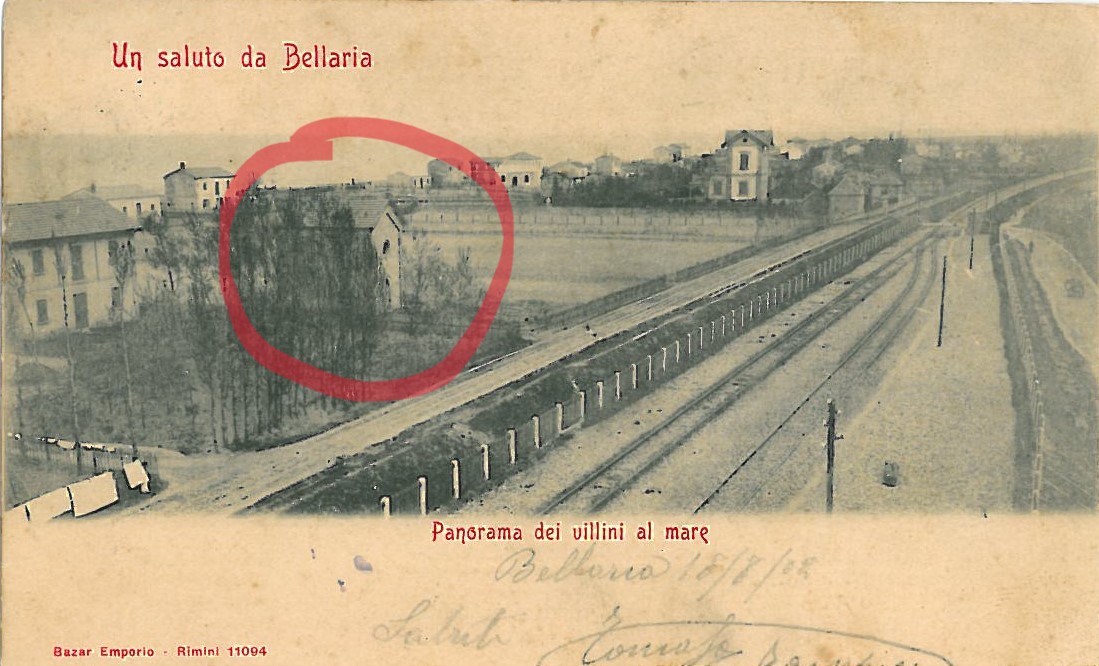 La piccola chiesa Giovannini ripresa probabilmente dalla stazione di Bellaria