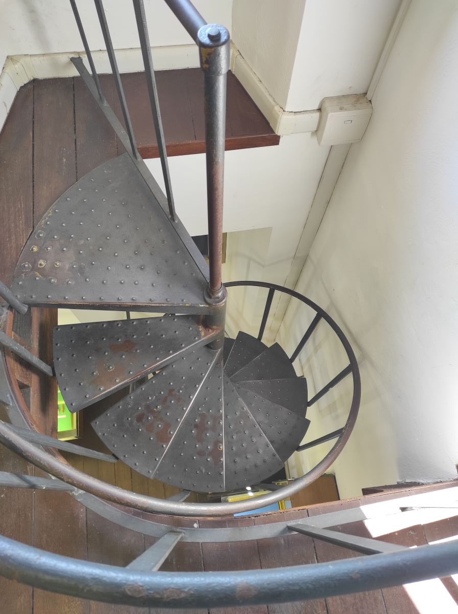 Torre Saracena - La scala a chiocciola per salire ai piani superiori