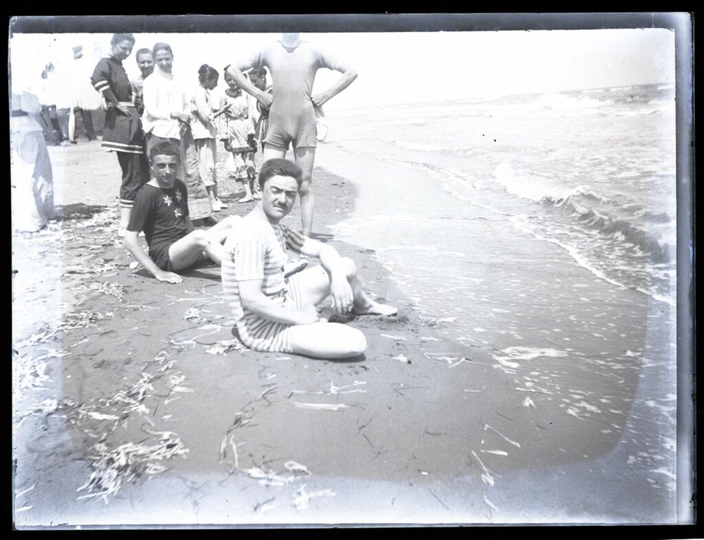 Pescatori sulla spiaggia di Bellaria nel 1890, foto di Olindo Guerrini
