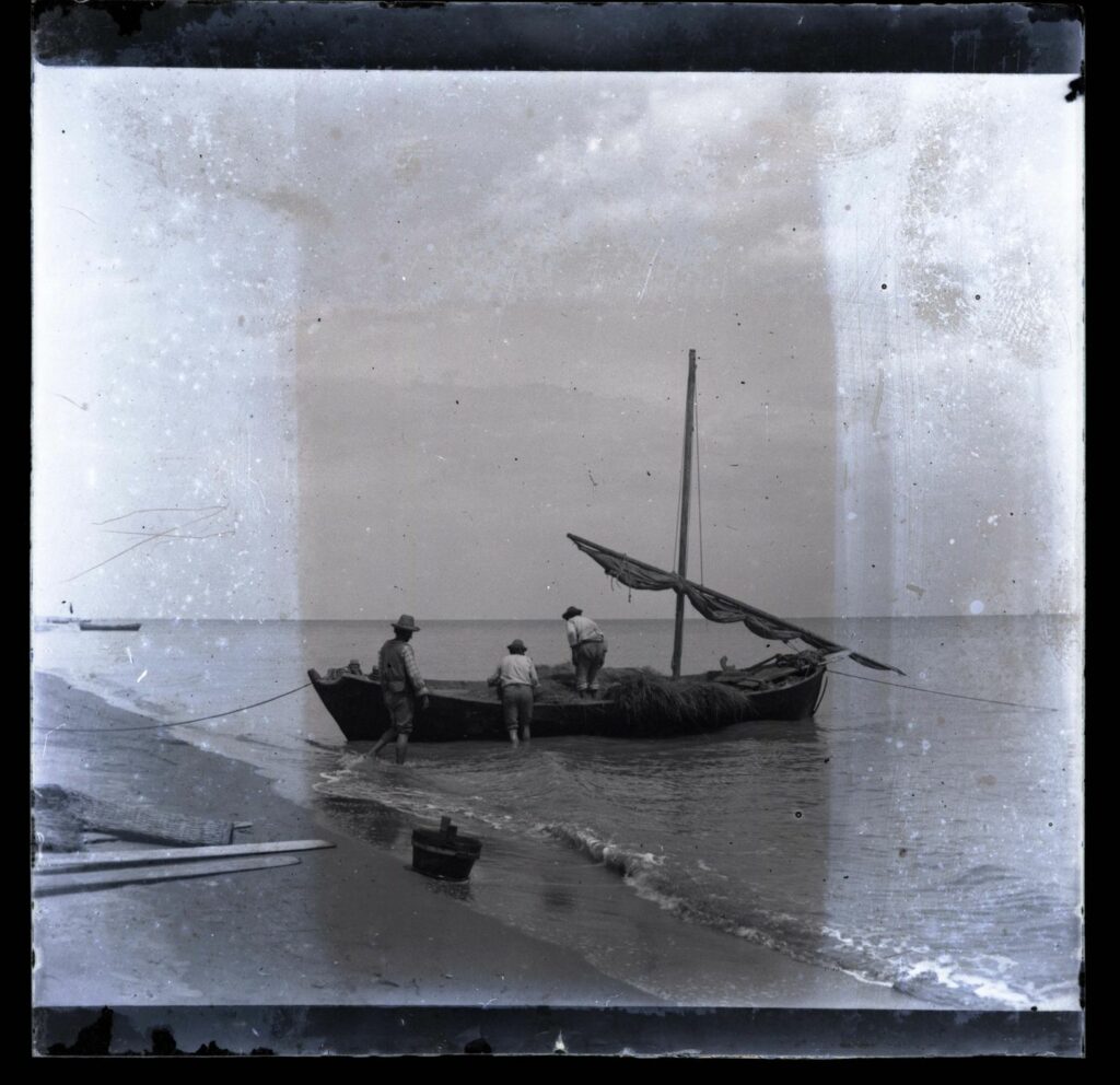 pescatori sulla spiaggia di Bellaria nel 1890, foto di Olindo Guerrini