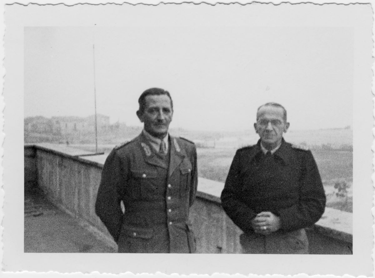 A destra il generale Hans-Georg Ildebrandt, comandante del campo di prigionia. A sinistra il generale Heinrich Goffried von Vietinghoff, successore di Kesselring alla guida delle truppe tedesche in Italia. Bellaria Igea Marina, colonia Roma 1945