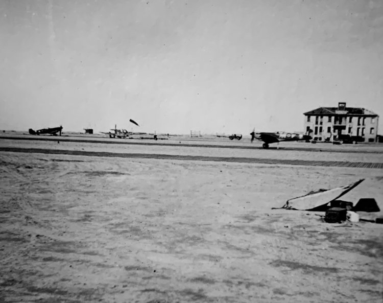 Gli-Spitfire-dello-squadrone-417-decollano-da-Bellaria
