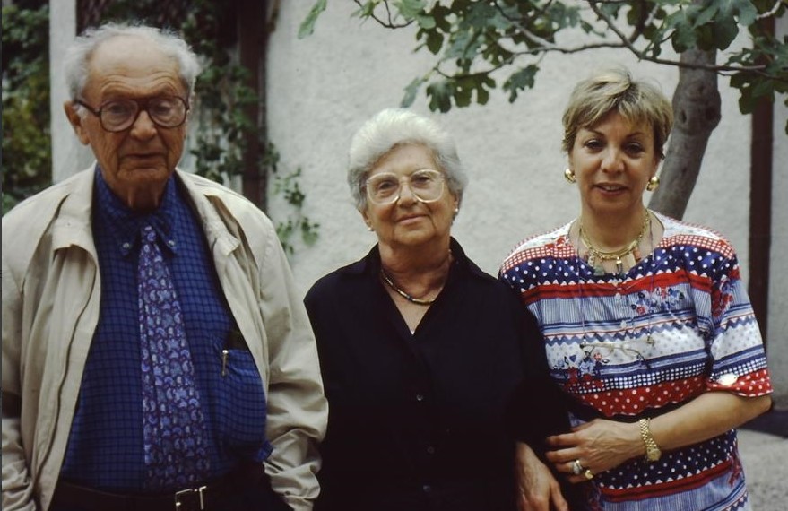 Da sinistra Joseph Konforti, Maja Neumann Konforti e Giovanna Giorgetti, figlia di Ezio Giorgetti. La foto è stata scattata il 30.9.1994 a Bellaria.